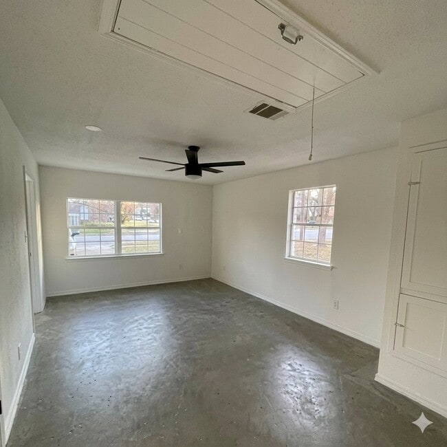2100 Rosemary Ln
