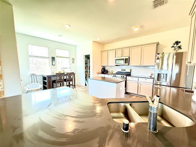 Photo - 1601 Lake Grove Dr