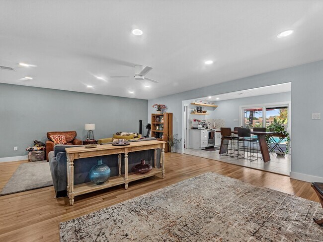 Photo - 712 Barbara St