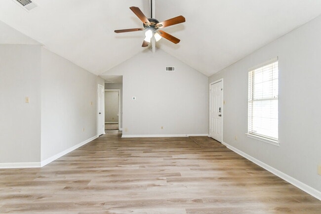 Photo - 1622 Raybrad Dr