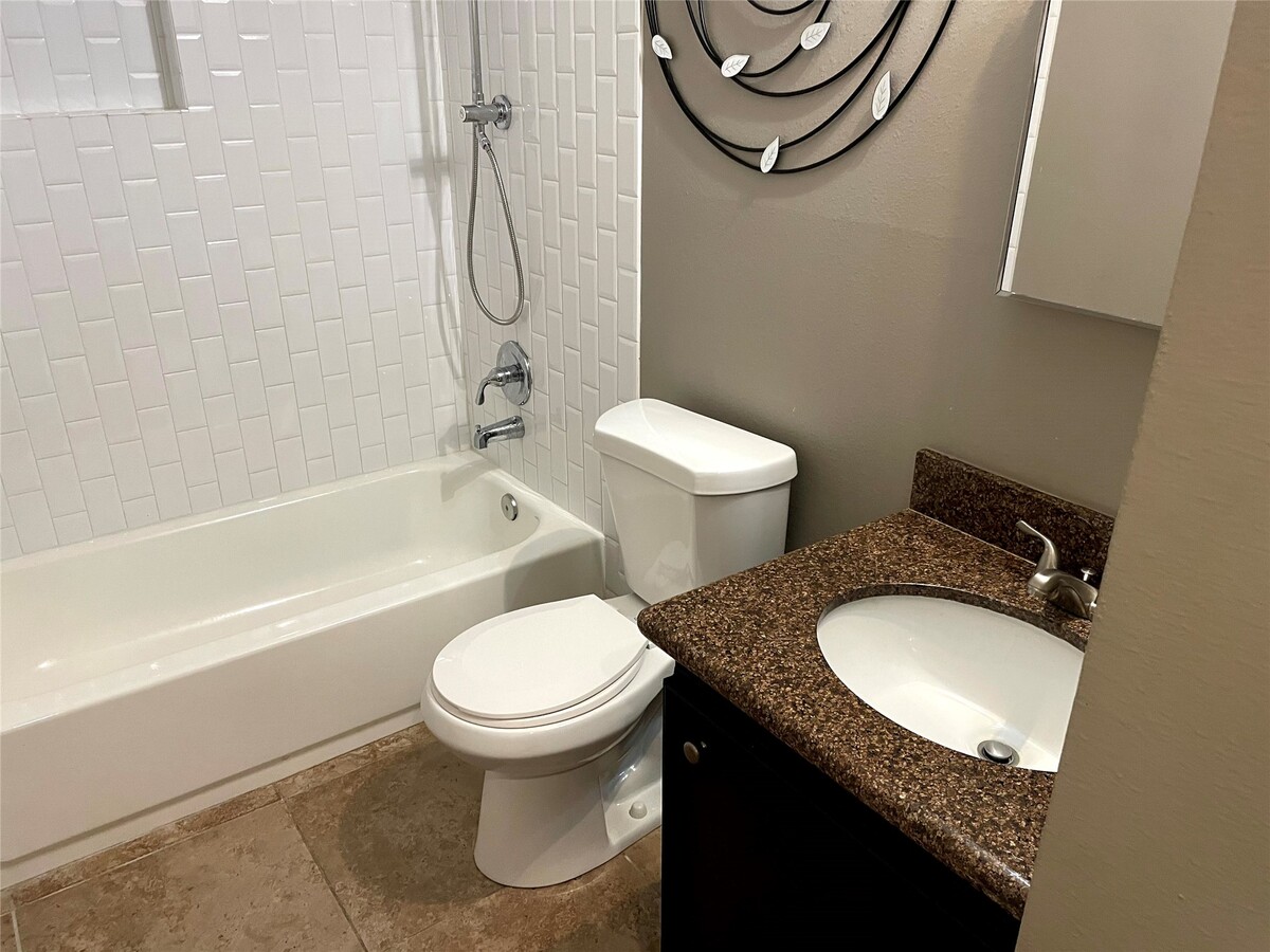 Photo - 21747 Deep Pines Dr
