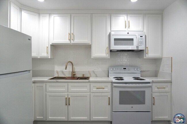 696 Yucca Dr Unit 2