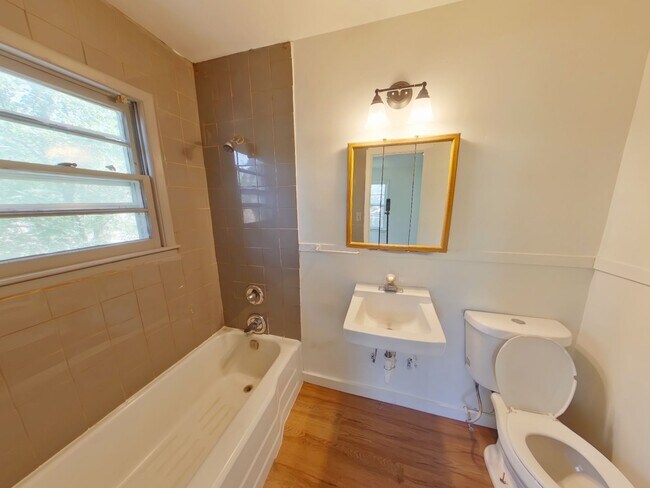 Photo - 2811 W 3rd St N