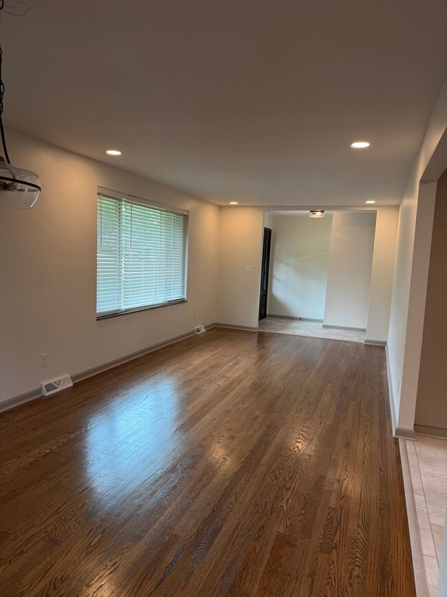 Photo - Knoxville 37923 - 3 bedroom 2 bath home located in heart of West Knoxville with separate 1 bedroo...