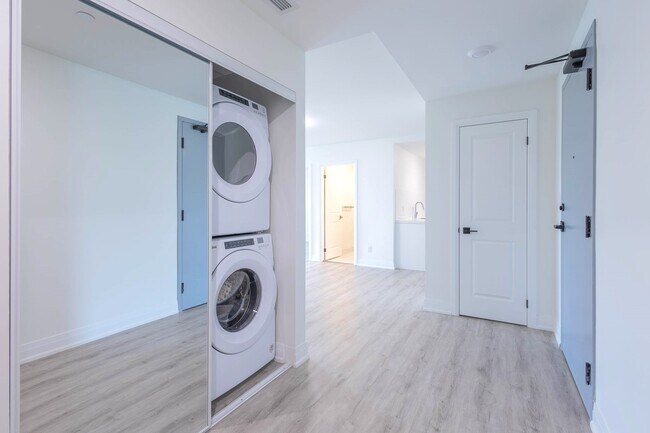 Photo - 3370 Stella Crescent