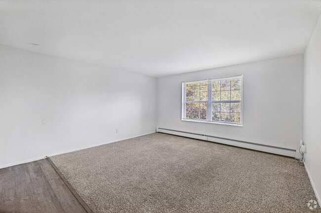 2BR, 2BA - 828SF - Living Room
