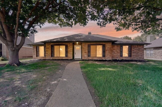 Building Photo - 817 Sycamore Creek Rd