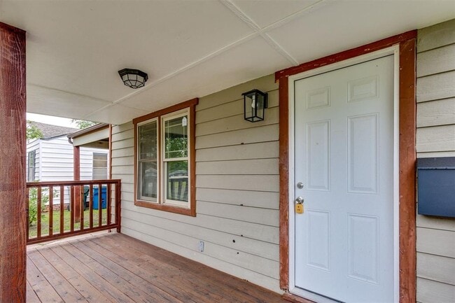 Photo - 516 E Rickenbacker Dr