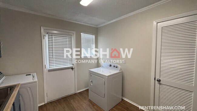 Photo - 2940 Ruskin Rd