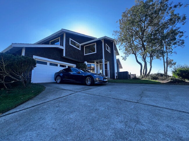 Photo - 2221 Pinehurst Way