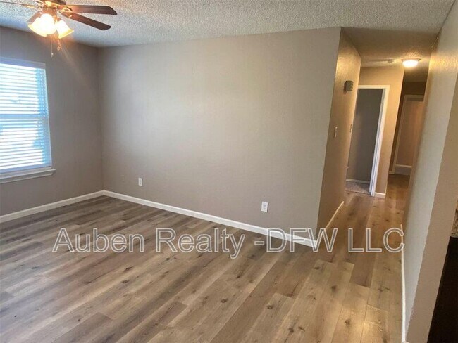 Photo - 319 SE 3rd St Unidad 104