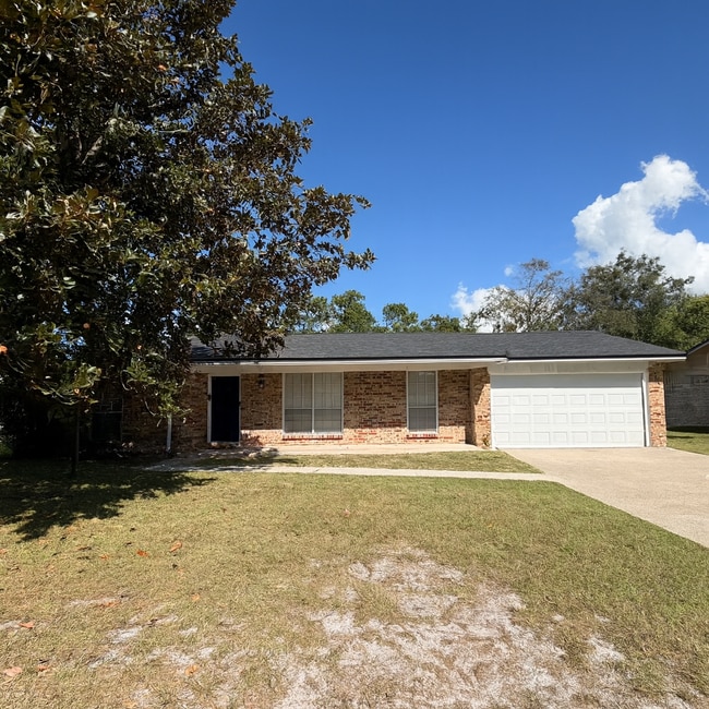 Building Photo - Charming Orange Park Home in a Prime Location