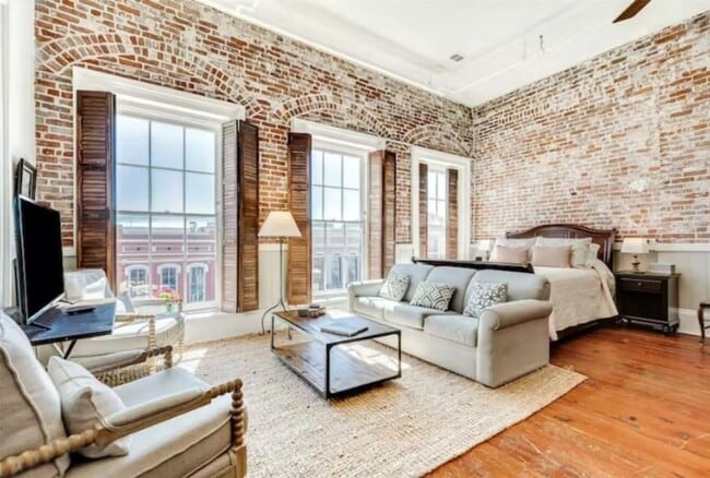 Building Photo - 2010 The Strand Unit 302