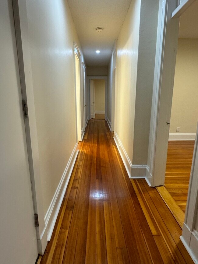 Building Photo - 14 Barrows St Rental