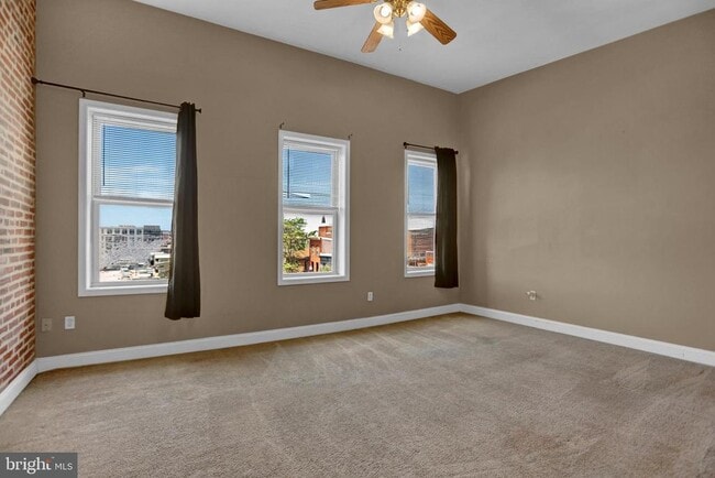 Building Photo - 1103 Light St Unit B