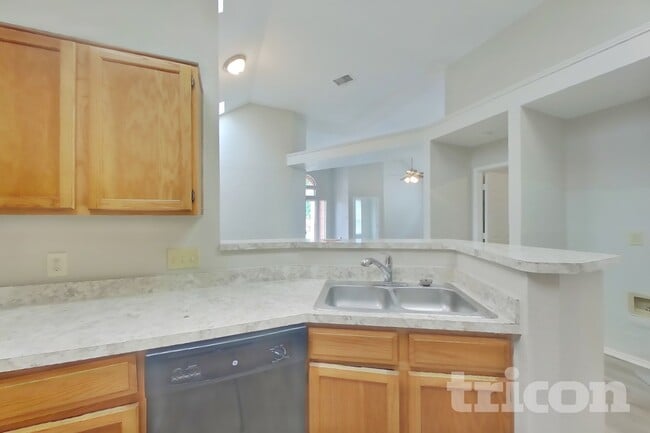 Photo - 908 Winchester Ln