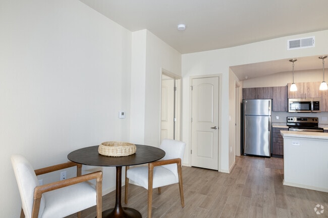 2BR, 2BA - 996SF - Dining Area