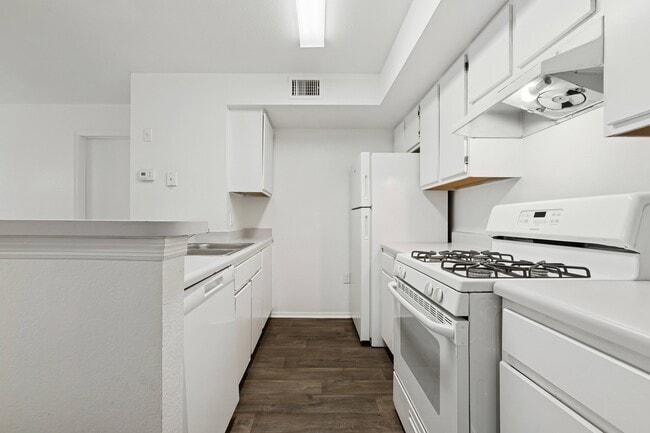 Glen Oaks Apartments