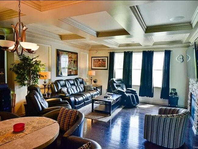 Photo - 80 Woodlake Dr House