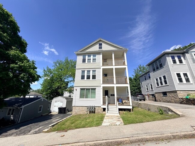 Building Photo - 4 Glade St Unit 2
