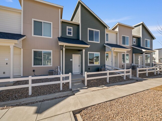 Brand New 3-Bed, 2.5-Bath Townhome in Evan... - Brand New 3-Bed, 2.5-Bath Townhome in Evan...