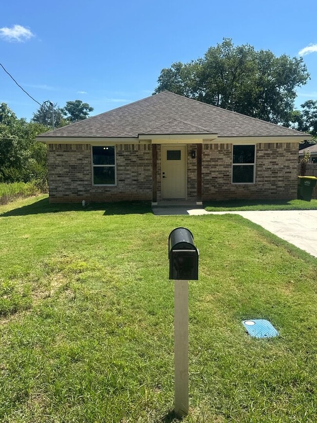 Building Photo - Brand New Home