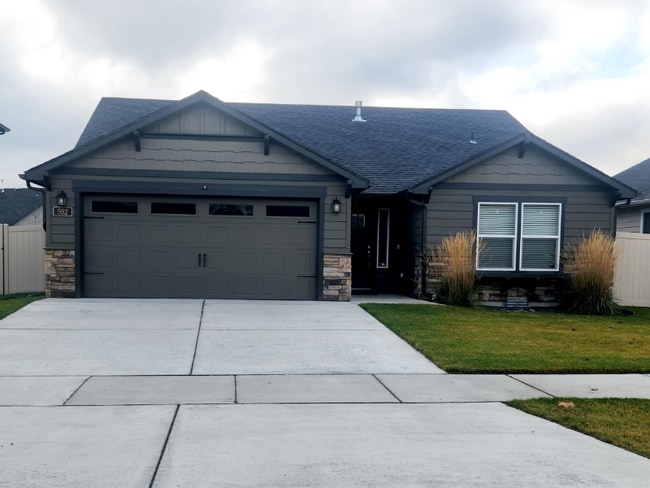 Building Photo - 592 W Brundage Way Rental