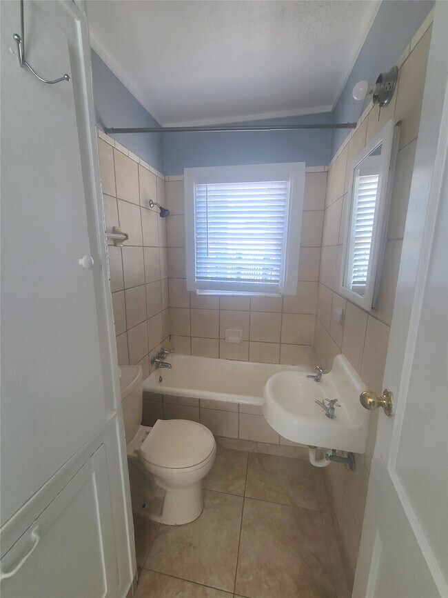 Photo - 4414 Woodside St Unit 10