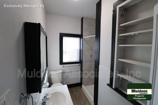 Photo - 1037 Pine St