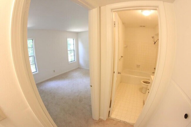 Photo - 1455 Southland NE Vis