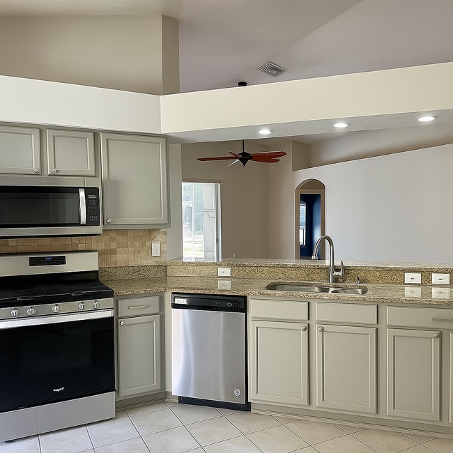 Photo - 4707 Wessex Way