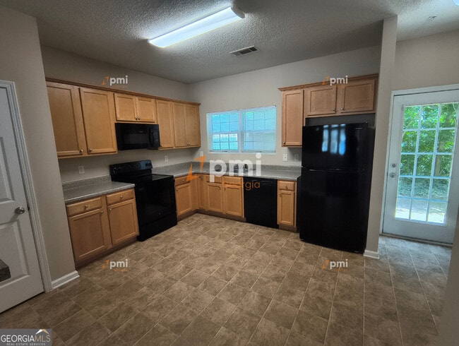 Photo - 163 Chastain Way