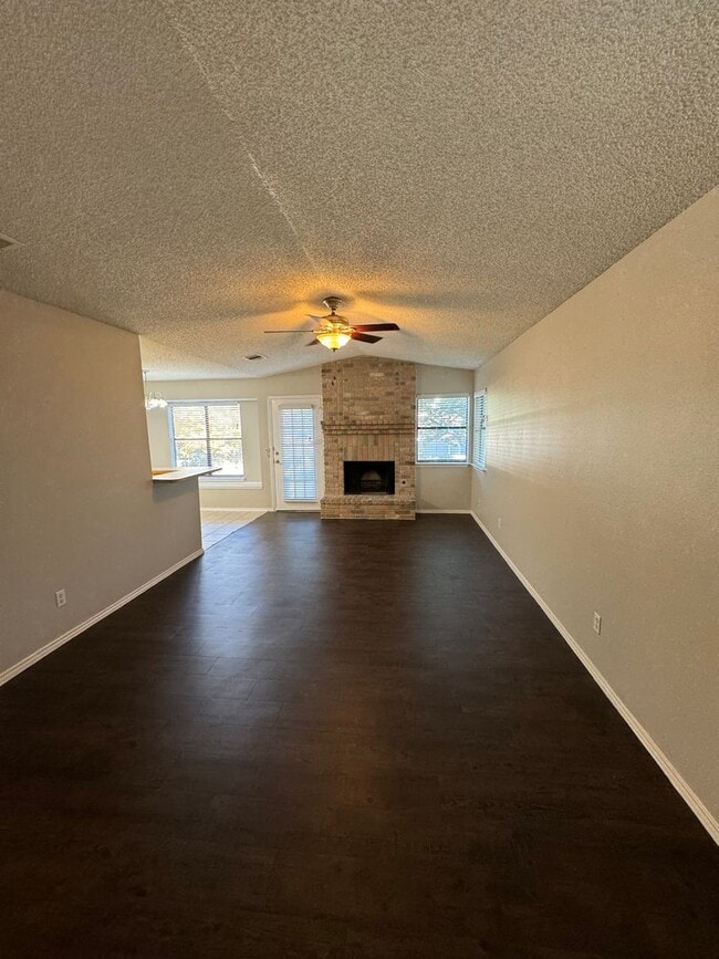 Photo - NICE 3 BEDROOM HOME WALKING DISTANCE TO THE NORTHERN HILLS GOLF COURSE!  FIREPLACE IN LIVING*STOV...