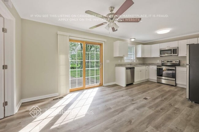 Photo - 136 Oaks Dr