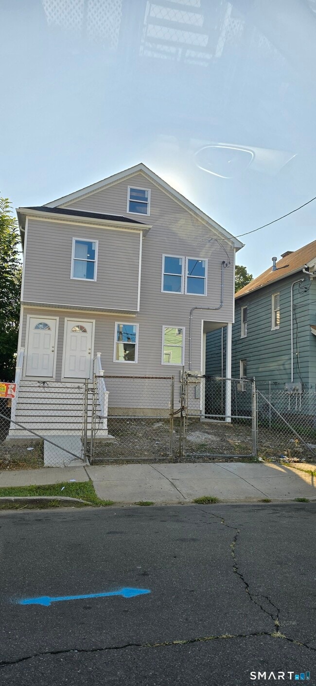 Building Photo - 438 Park St Unit 1