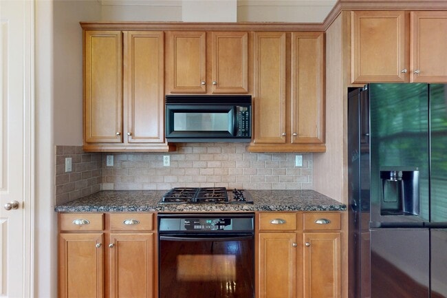 Photo - 5914 Center St