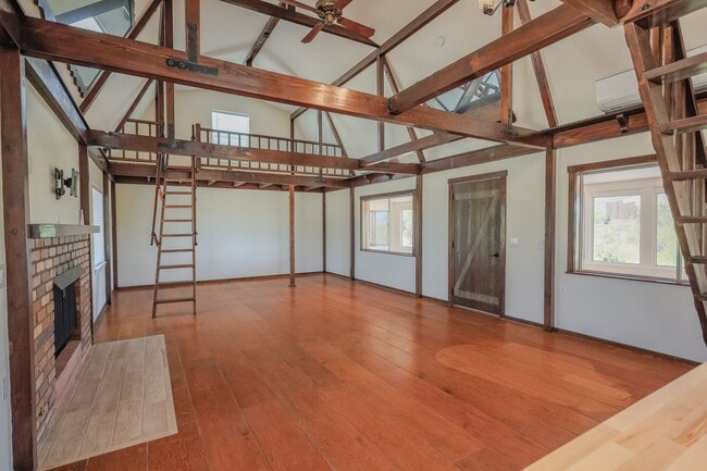 Photo - BARN STYLE HOME ON HUGE LOT!!!!1 Bedroom LOFT 1.5 Bathroom