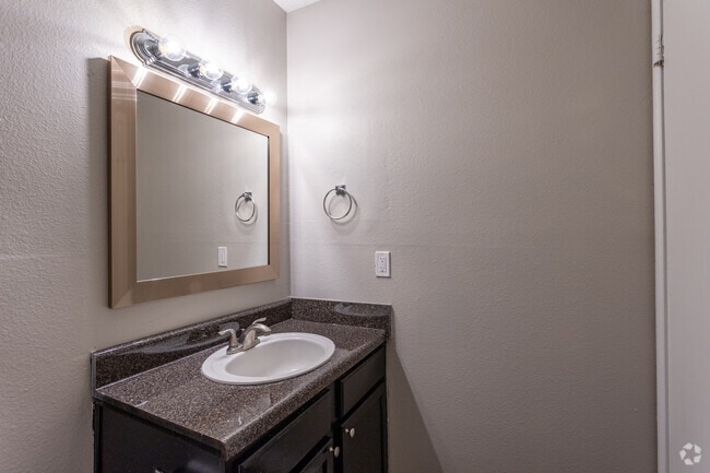 2BR, 2BA - 1,098SF - Primary Bathroom