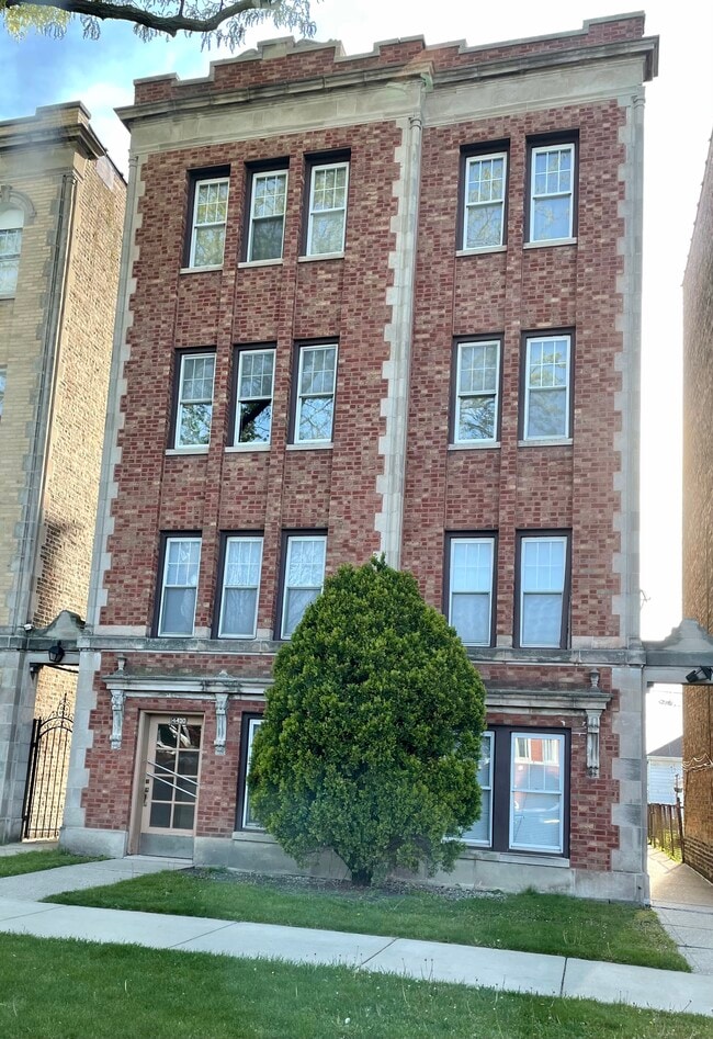 4 Flat Building - 4430 S Homan Ave Unit 1