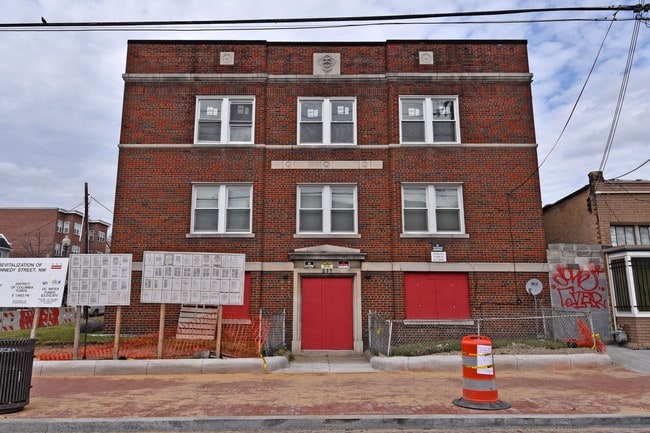 Photo - 839 Kennedy St NW