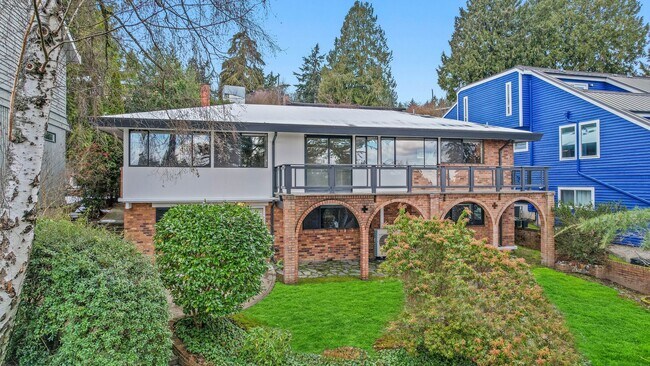 Photo - 4Bd/2Ba Lake Forest Park Home