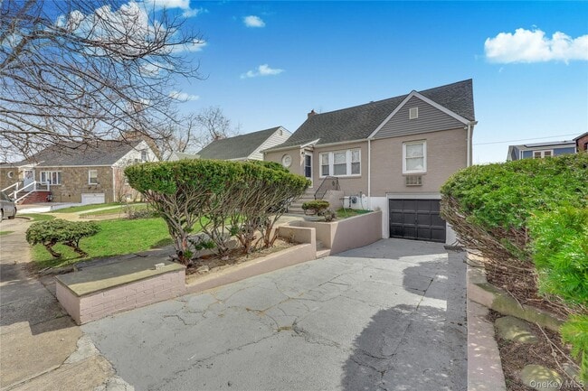 5 Hawthorne Ln