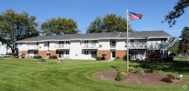 Building Photo - Village Green East Apartments