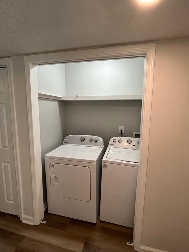Photo - Renovated 1 bed 1 bath condo in gated comm... Unit 512