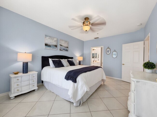 Photo - 2-bedroom + den condo in Lely Resort!