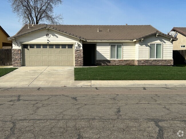 Building Photo - 4 bedrooms with Solar in North Hanford Rental