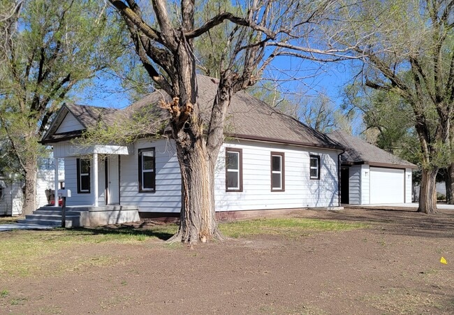 Photo - 300 W 5th St