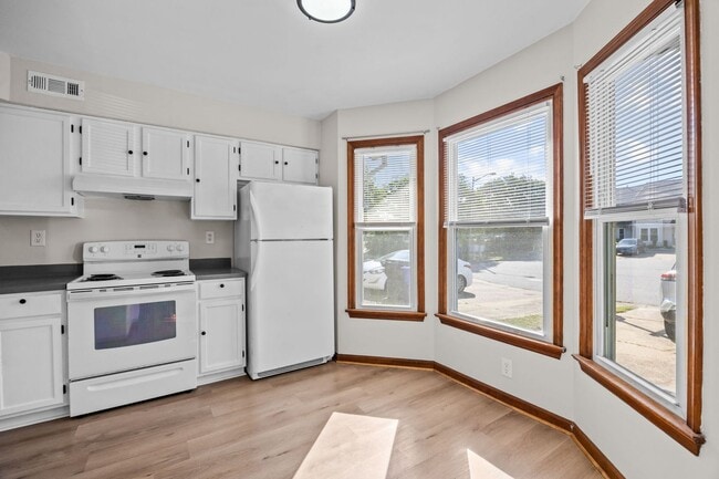 Photo - Charming 2 Bed, 2.5 Bath Townhouse for Rent in Virginia Beach!
