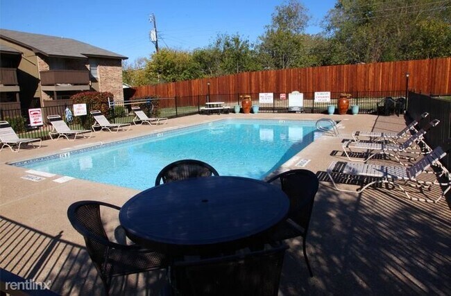 Photo - 2 br, 2 bath Condo - 7924 Emerald Crest Dr...