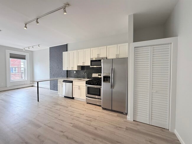 Building Photo - 332 Communipaw Ave Unit 2 Rental